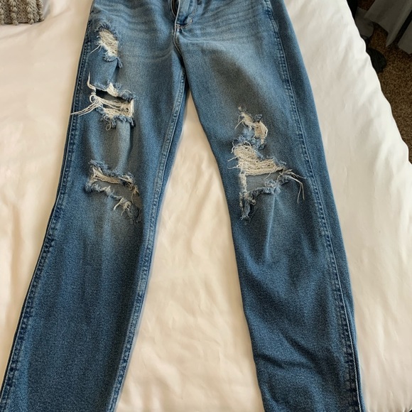 Size 0R, Hollister, high-rise mom jeans - Picture 4 of 5